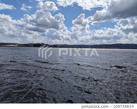 島根縣宍道湖是水邊與天空的藝術 島根縣宍道湖是水邊與天空的藝術 109734654