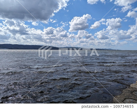 Lake Shinji in Shimane Prefecture is an art of waterside and sky 109734655