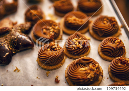 Christmas holiday chocolate mini desserts 109734692