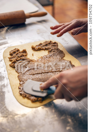 Baker make stuffed sweet bread Baker make stuffed sweet bread 109734702