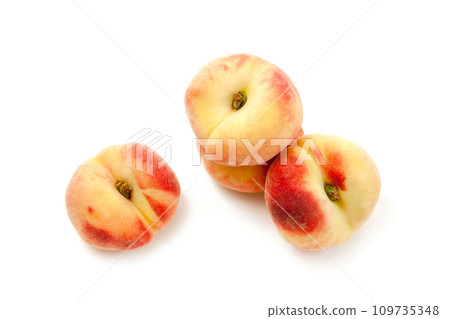 Several saturn peaches or flat peaches isolated on white background with clipping path.. 109735348