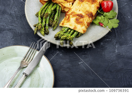Healthy asparagus omelet Healthy asparagus omelet 109736391