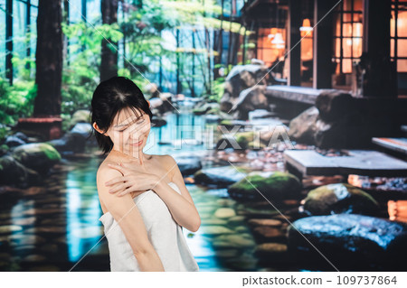 Young woman relaxing in a hot spring 109737864