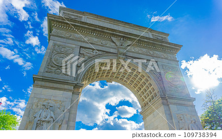 Arc de Triomphe in Washington Square Park, New York 109738394