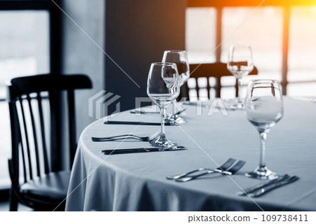 Empty glasses in restaurant Empty glasses in restaurant 109738411