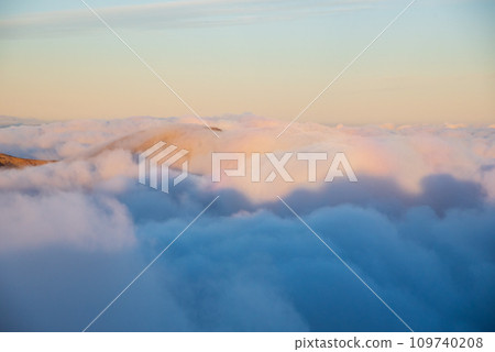 Mt. Mitsumata floating in a sea of clouds and the Brocken phenomenon, the summit of Mt. Ofuna in autumn, Japan's 100 Famous Mountains, Kokonoe Mountains 109740208