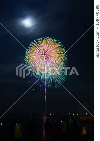 10號球和煙火 109740899