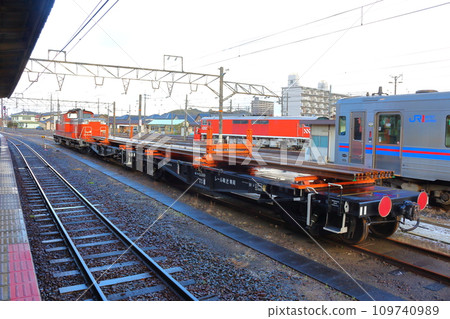Rail transport-only vehicles and regular & rapid trains at Yonago Station (Chiki 5200) Rail transport-only vehicles and regular & rapid trains at Yonago Station (Chiki 5200) 109740989