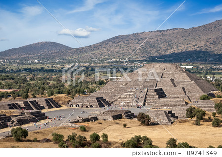 Pyramid of the Moon. Teotihuacan, Mexico 109741349