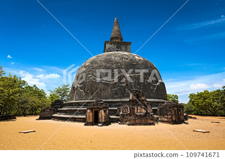 Kiri Vihara - ancient buddhist dagoba stupa Kiri Vihara - ancient buddhist dagoba stupa 109741671