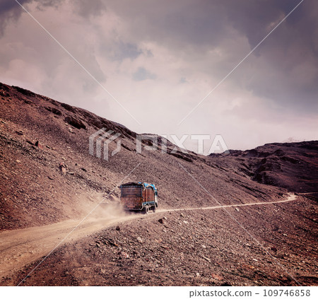 Manali-Leh Road in Indian Himalayas with lorry 109746858