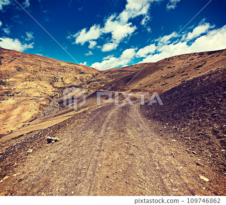 Road in Himalayas 109746862