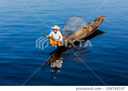 Burmese fisherman at Inle lake, Myanmar 109748197