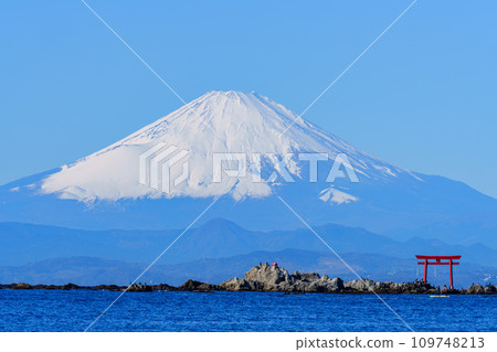 Mt. Fuji and Torii on the sea Shonan tourism Mt. Fuji and Torii on the sea Shonan tourism 109748213