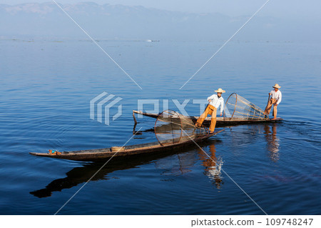 Traditional Burmese fisherman at Inle lake Traditional Burmese fisherman at Inle lake 109748247