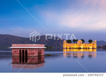 Jal Mahal Water Palace. Jaipur, Rajasthan, India 109748337