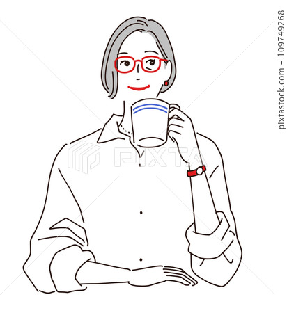 A stylish senior woman is drinking coffee 109749268