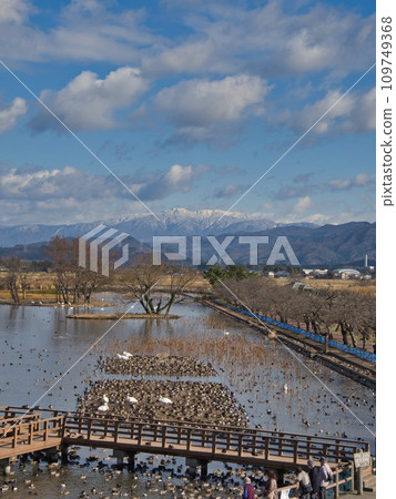 初冬的兵子和二王寺山 初冬的兵子和二王寺山 109749368