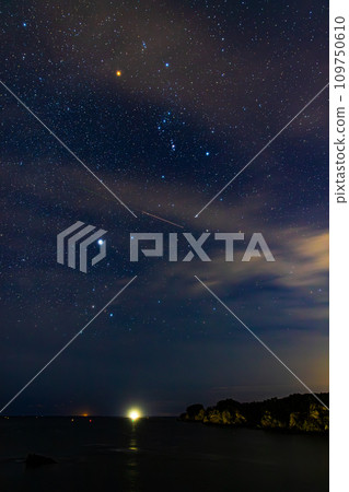 Geminid meteor shower seen from Matsushima Geminid meteor shower seen from Matsushima 109750610