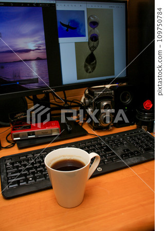 短暫休息並喝點咖啡 短暫休息並喝點咖啡 109750784