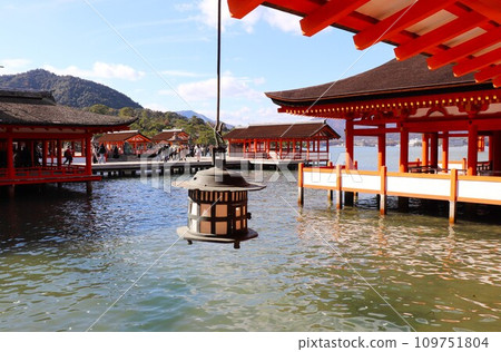 廣島縣世界遺產宮島嚴島神社的高台 廣島縣世界遺產宮島嚴島神社的高台 109751804