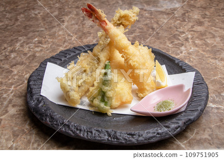 Assorted tempura 109751905