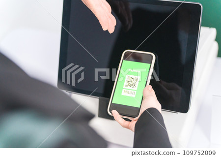 A woman uses electronic money on her smartphone to make electronic payments, mobile payments, cashless payments, and touchless payments. A woman uses electronic money on her smartphone to make electronic payments, mobile payments, cashless payments, and touchless payments. 109752009