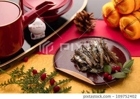 Tazukuri, a standard seasonal dish 109752402