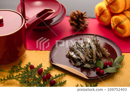 Tazukuri, a standard seasonal dish 109752403