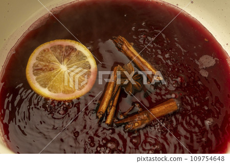 Mulled wine red wine vinchot pot cooking scene 109754648