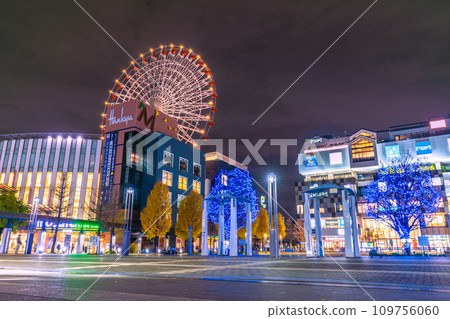 日本橫濱城市景觀 12 月。中心北站前的馬賽克購物中心港北景觀與燈飾 日本橫濱城市景觀 12 月。中心北站前的馬賽克購物中心港北景觀與燈飾 109756060