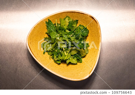 Coriander and garland chrysanthemum salad 109756643