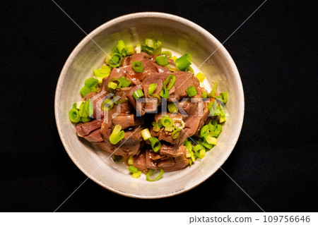 Gizzard marinated in soy sauce served in a small bowl 109756646