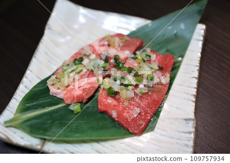 黑毛和牛、蔥鹽牛舌 109757934