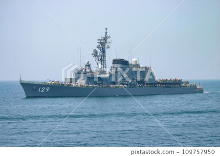 Maritime Self-Defense Force escort ship sailing Maritime Self-Defense Force escort ship sailing 109757950