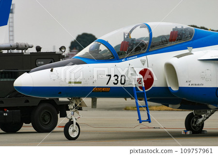 航空自衛隊藍色脈衝T4教練機頭 109757961