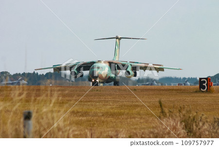 Air Self-Defense Force transport plane C-1 that landed 109757977