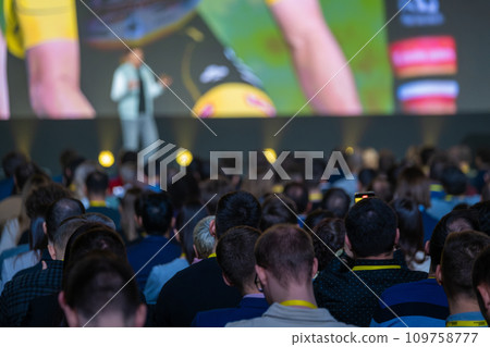 Male speaker giving presentation to diverse businesspeople in conference hall during global seminar  109758777