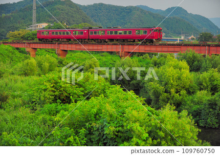Sanin Main Line Kiha47 1+13 Bridge Sanin Main Line Kiha47 1+13 Bridge 109760750