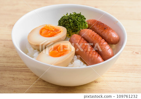 Boiled egg and sausage bowl 109761232