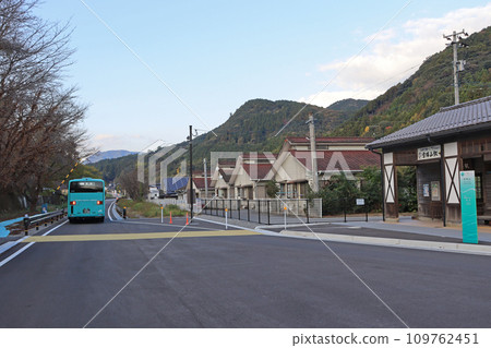 日田彥山線BRT豐珠山站及福岡縣朝倉區東寶村的藍色巴士 109762451