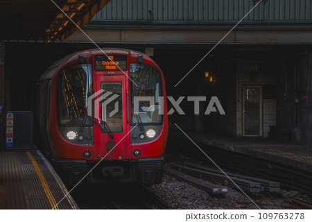Train from Circle line to Victoria arriving at Station. City of Westminster in London. Platform by railroad tracks. Train from Circle line to Victoria arriving at Station. City of Westminster in London. Platform by railroad tracks. 109763278