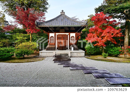 Kenninji Temple, Higashiyama Ward, Kyoto City, Reishodo Hall in the front garden of the Hojo 109763629