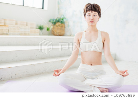 A young lad yoga A young lad yoga 109763689