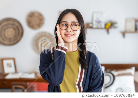 婦女的眼鏡 婦女的眼鏡 109763884