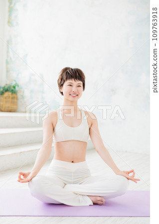 A young lad yoga 109763918