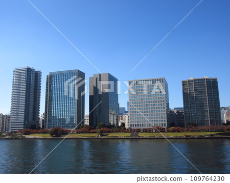 Sumida River and buildings in Chuo Ward, Tokyo 109764230