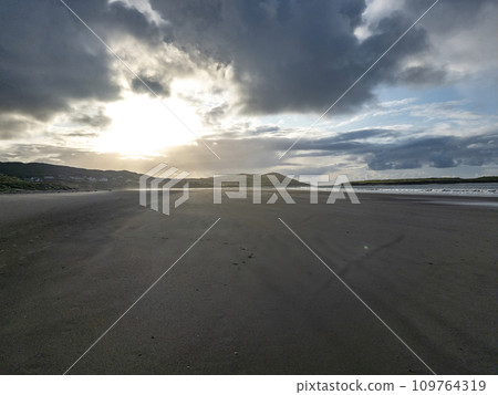 Beautiful sunset at Portnoo Narin beach in County Donegal - Ireland 109764319