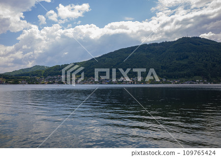 View of Lake Traunsee near Gmunden in Austria View of Lake Traunsee near Gmunden in Austria 109765424