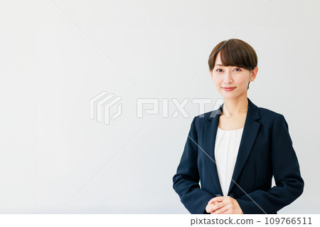 Woman with white background Photography cooperation: Chuo College of Technology Japanese Language School 109766511